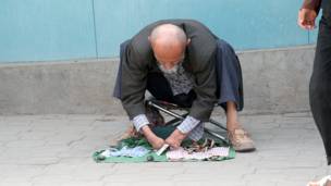 Афроди гадо дар хиёбон 