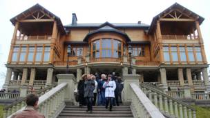 манзили муҷаллали хориҷ аз шаҳри президент Янукович