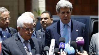 Ҷон Керри ва Маҳмуд Аббос