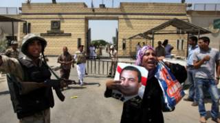 Яке аз тарафдорони Ҳуснӣ Муборак