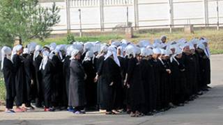 Занони зиндонӣ  