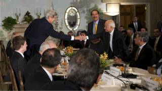 Ҷон Керрӣ бо вузарои умури хориҷаи Иттиҳодияи Араб