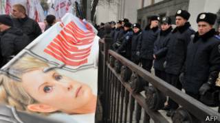 Пулиси Укройн ва тарафдорони Тимошенко