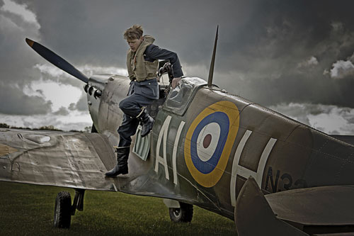 Sam Heughan as Geoffrey Wellum climbs onto a Spitfire
