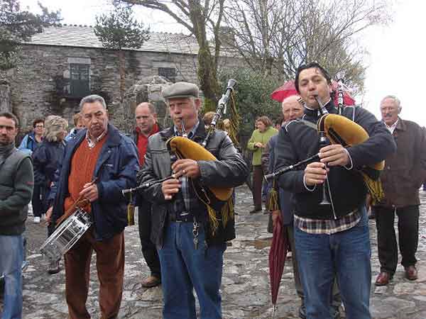 Picture of village pipers of Galicia