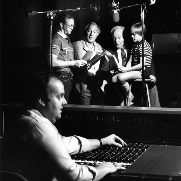 Mike and the cast of the episode 'The Man' 