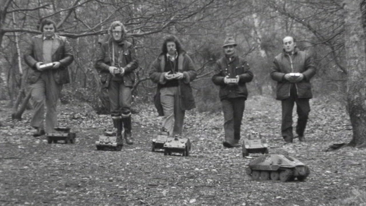 Model tanks wage war, 1975