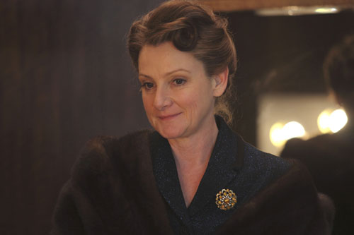Lesley Sharp as Eliza Jane, Shirley Bassey's mother