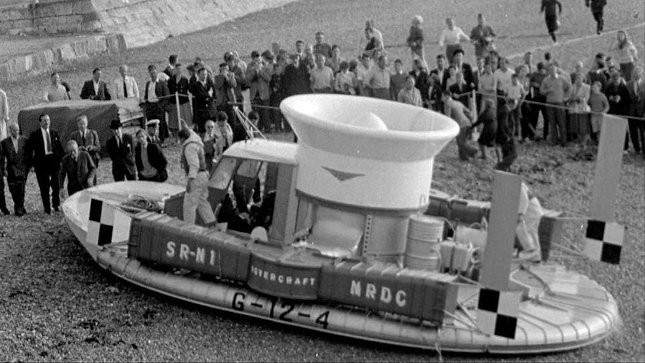 Hovercraft's first channel crossing, 1959