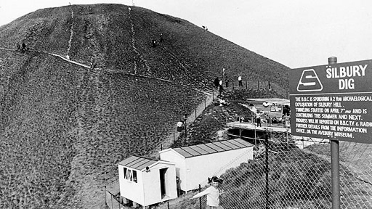 Chronicle - Silbury Dig: The Heart of the Mound