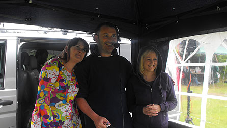 Tudur yn darlledu'n fyw o Wyl Deiniolen