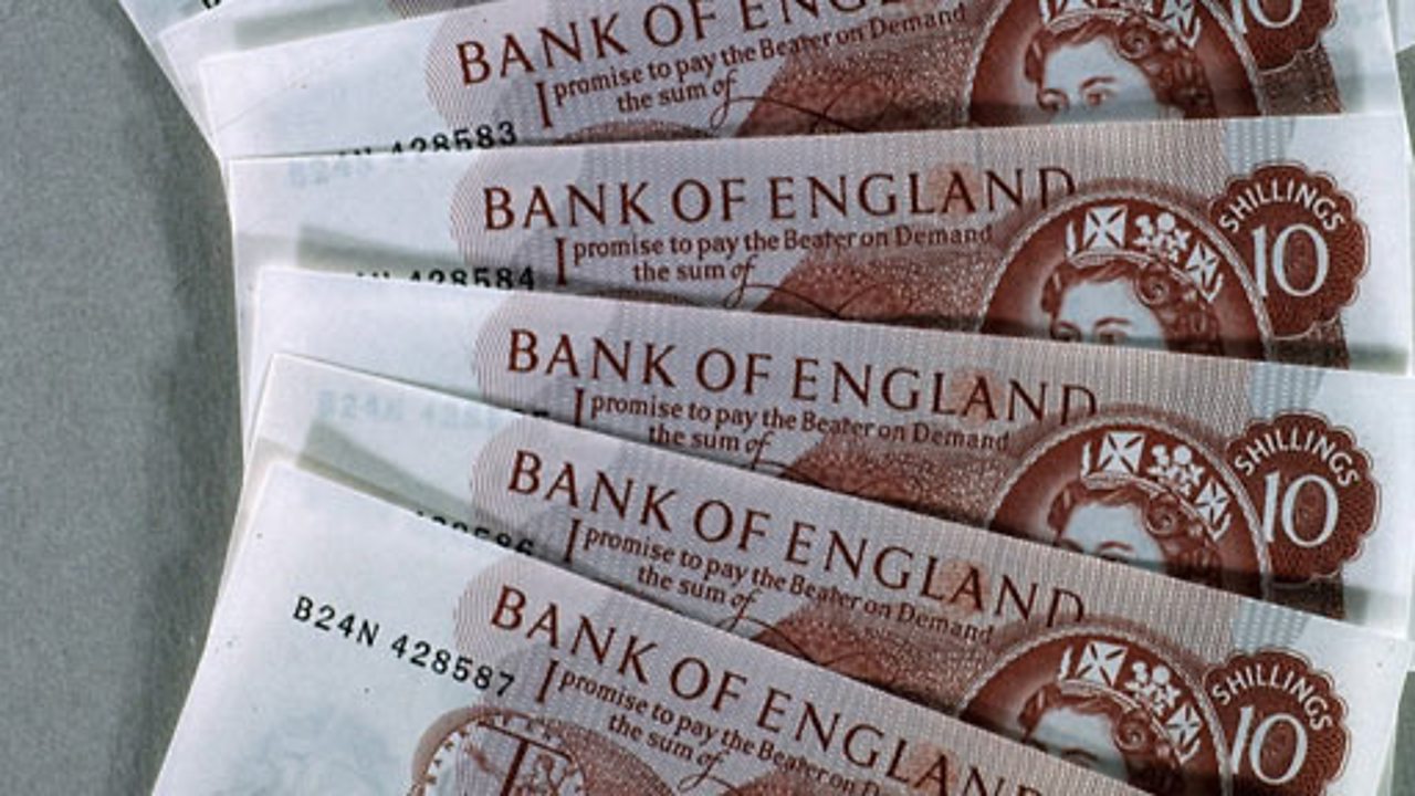 Holiday crowds ignore recession, 1966