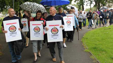 Gorymdaith yn Llanelli 