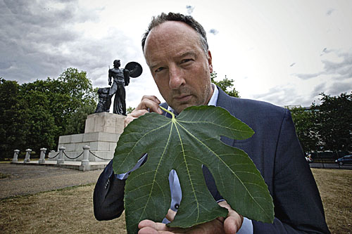 Stephen Smith holding a fig leaf