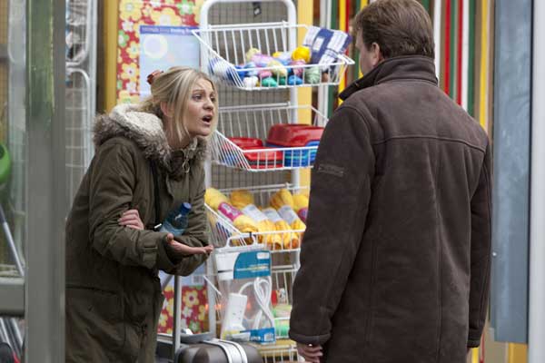 Ian asks Mandy tocome back home