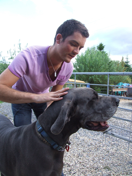 ...wnaethon ni grybwyll fod Glyn yn casau cwn?!