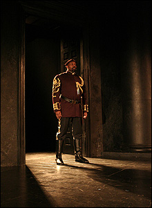 Lenny Henry plays Othello