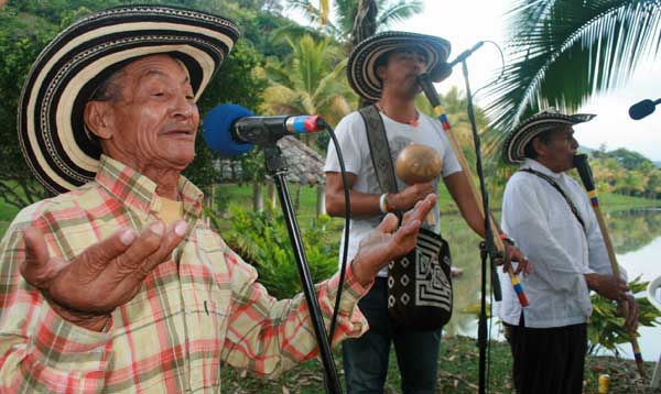 The famous bagpipers, the Gaiteros de San Jacinto in La Mesa 