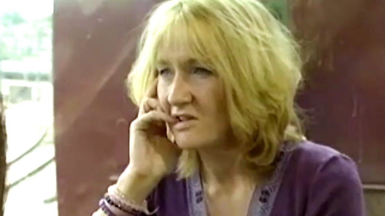 Midnight queues for Harry Potter, 2000