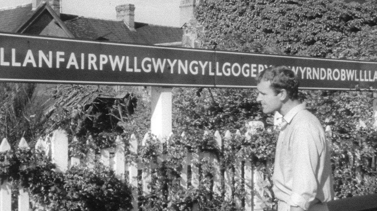 Llanfairpwllgwyngyllgogerychwyrndrobwllllantysiliogogogoch, 1964