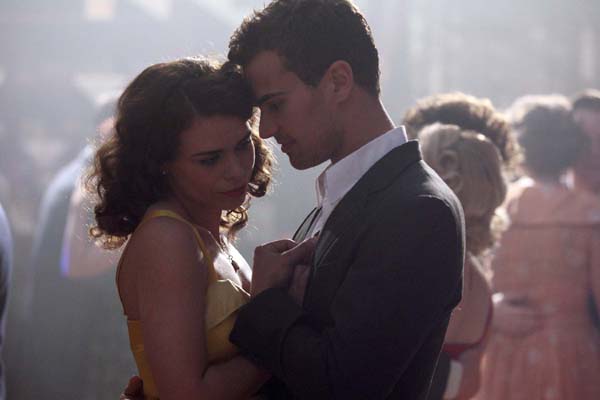 Billie Piper as Betty and Theo James as Craze dance with each other