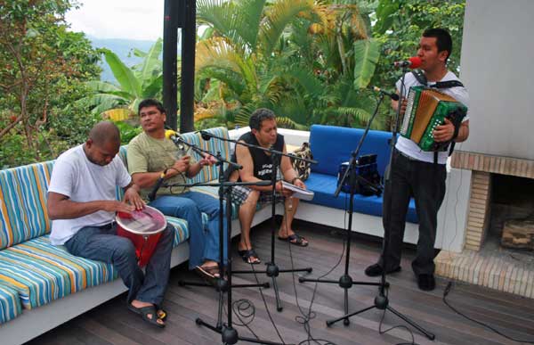 World Routes Academy mentee José rehearsing with his mentor Egidio Cuadrado and Carlos Vives’s musicians in La Mesa