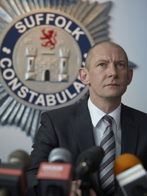 Chief Superintendent Stewart Gull, played by Ian Hart, faces the press