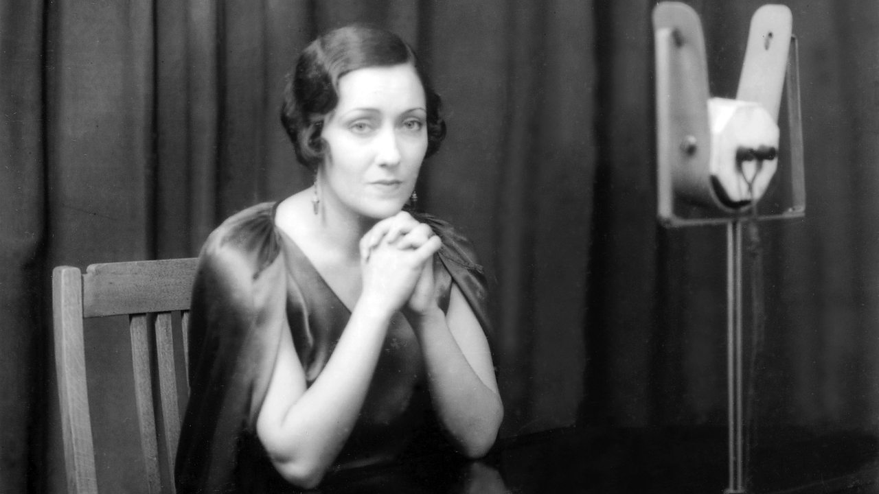 Meet Mary Pickford and Gloria Swanson