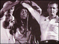 Edward Seaga (l), Bob Marley (c), Michael Manley (r)