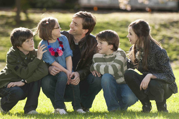 David Tennant as Dave in Single Father, with children.