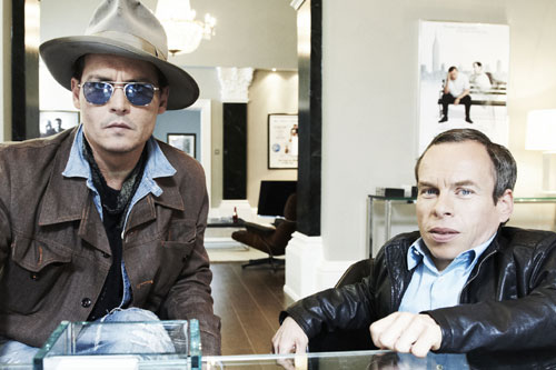 Warwick Davis with Johnny Depp 
