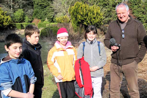 Mark Stephen with children from Priorsford Primary School
