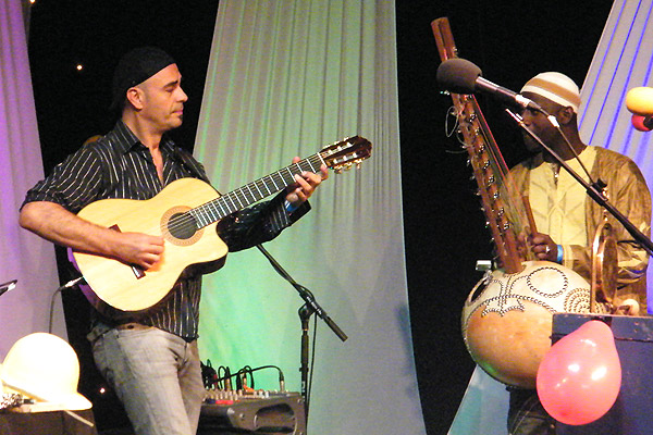 Antonio Forcione with Kora player Seckou Keita