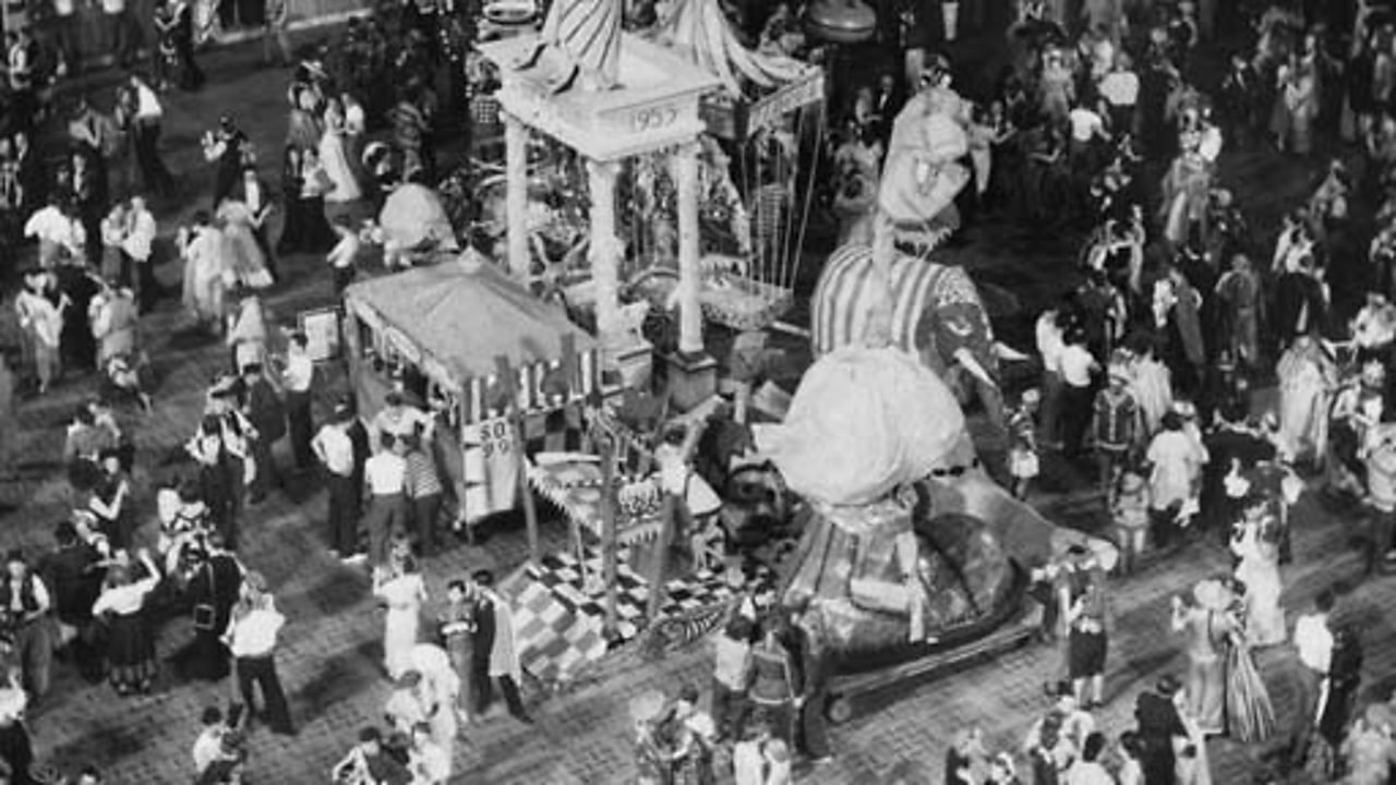 News - 1952 gets a noisy welcome