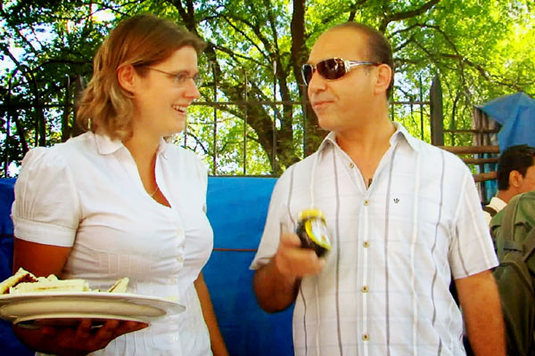 Theo Paphitis and Marmite's marketing manager, Cheryl Calverly, try giving away free samples on the streets of Mumbai