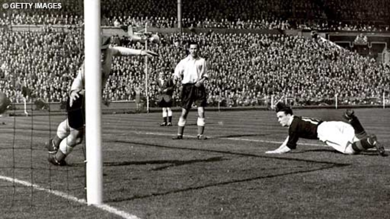 Football Legends - Lawrie Reilly