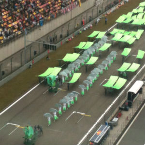 Entertainment on the track before the start of the race