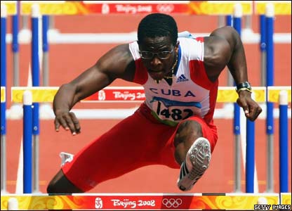 Dayron Robles jumping