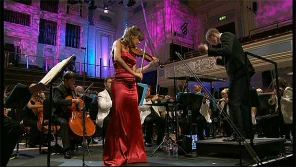 Photo of Nicola Benedetti with the BBC Scottish Symphony Orchestra