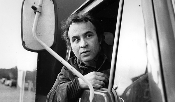 Bob Hoskins as removal man Alf Hunt, who has difficulty reading and writing in 'On the Move', an adult literacy TV programme from the 1970s.