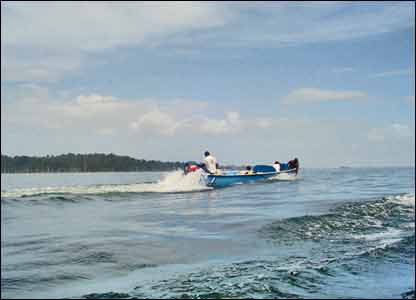 boat on Kruyama river (photo by Steven Van Frederikslust)