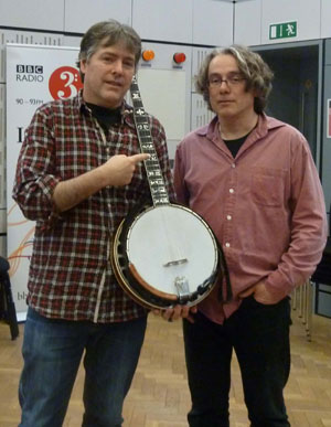 Photo of banjo virtuoso Bela Flack and studio manager Martin Appleby