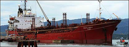 Venezuelan tanker "Pico el Aguila", carrying 82,000 barrels of fuel oil, remains docked on June 5, 2008 in the port of Puerto Cortes, 300 km north of Tegucigalpa