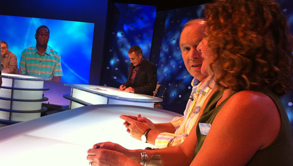 Charles Collingwood (Brian) and Charlotte Martin (Susan) in the Eggheads studio