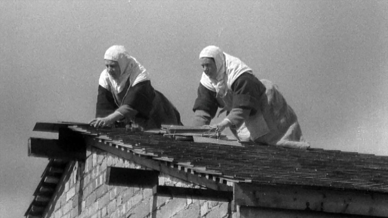 Carmelite nuns build their own chapel, 1954