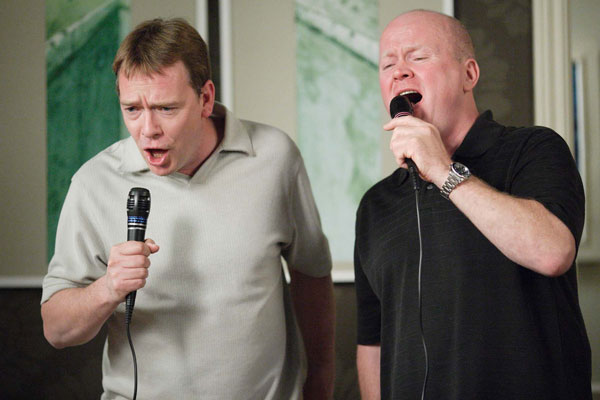 Phil and Ian get singing