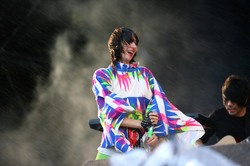 Karen O keeps a positive mental attitude in the eye of the storm