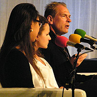 Julian Sands with Amy Thompson and Jane Lee from The Oxford Belles.